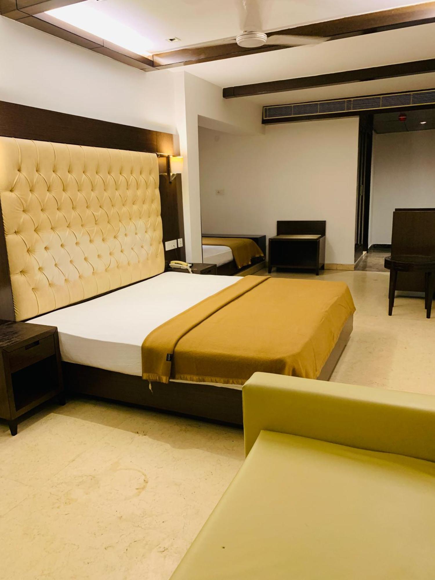 Metropolis Tourist Home Paharganj นิวเดลี ภายนอก รูปภาพ