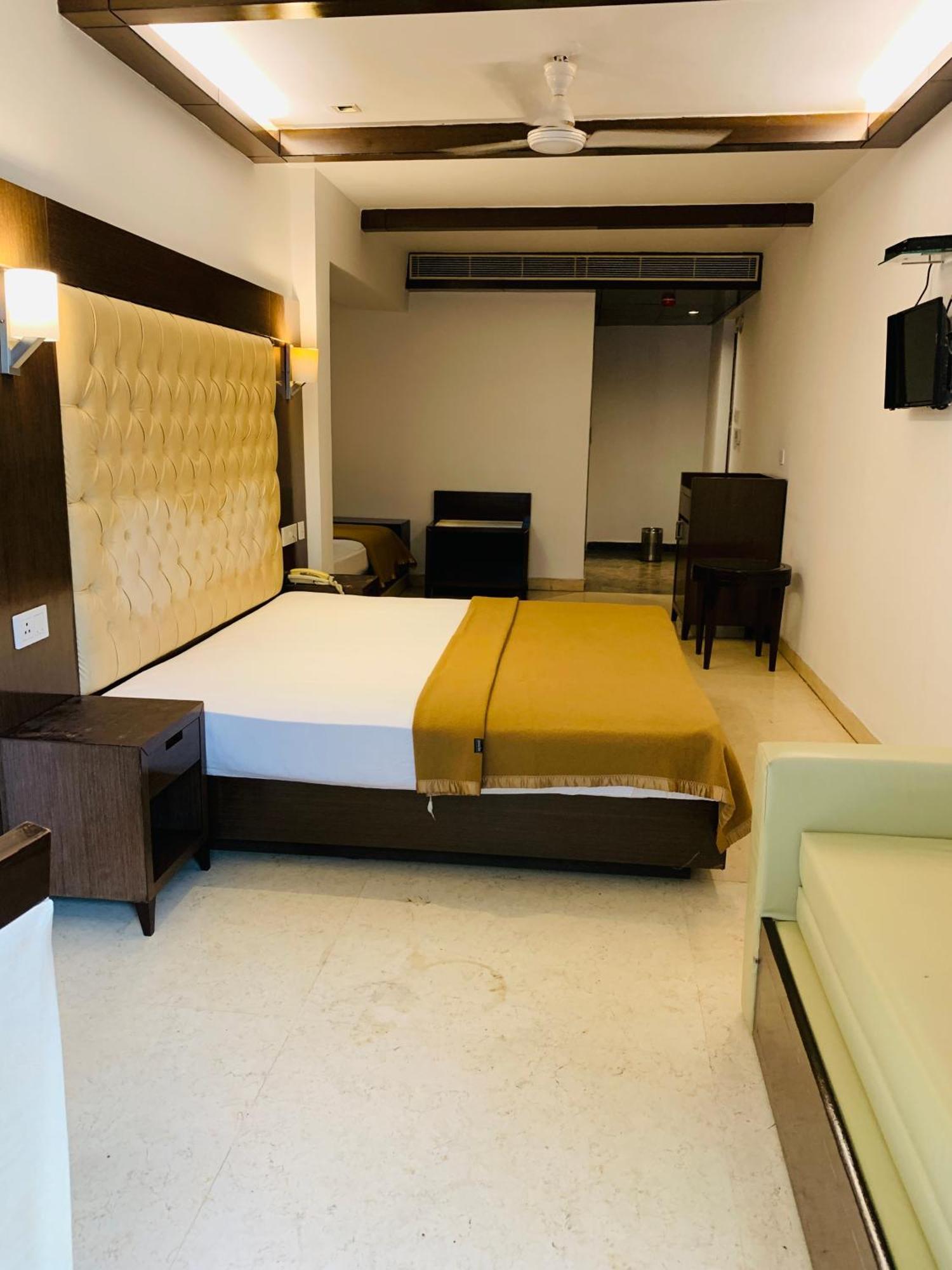 Metropolis Tourist Home Paharganj นิวเดลี ภายนอก รูปภาพ