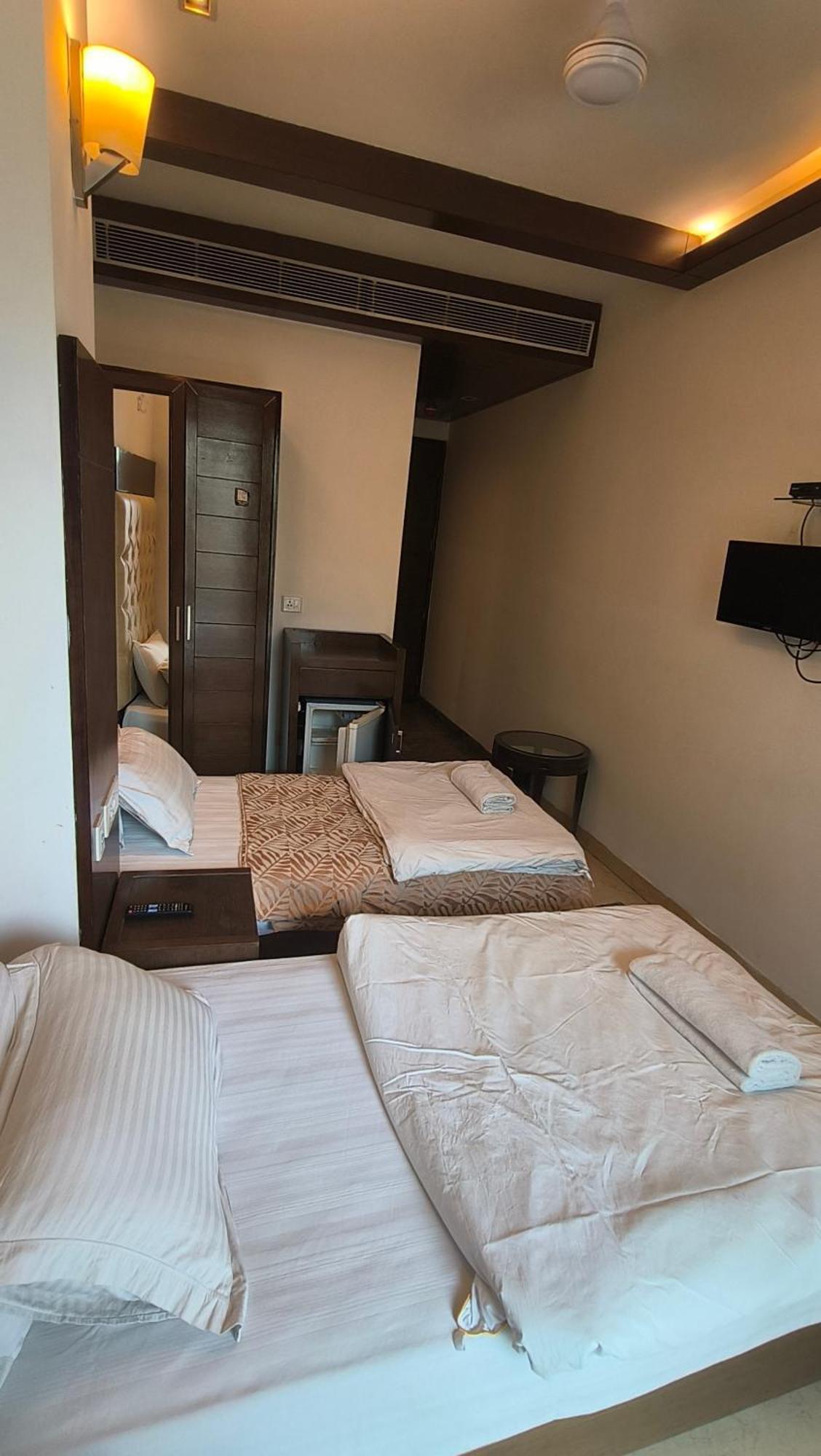 Metropolis Tourist Home Paharganj นิวเดลี ภายนอก รูปภาพ