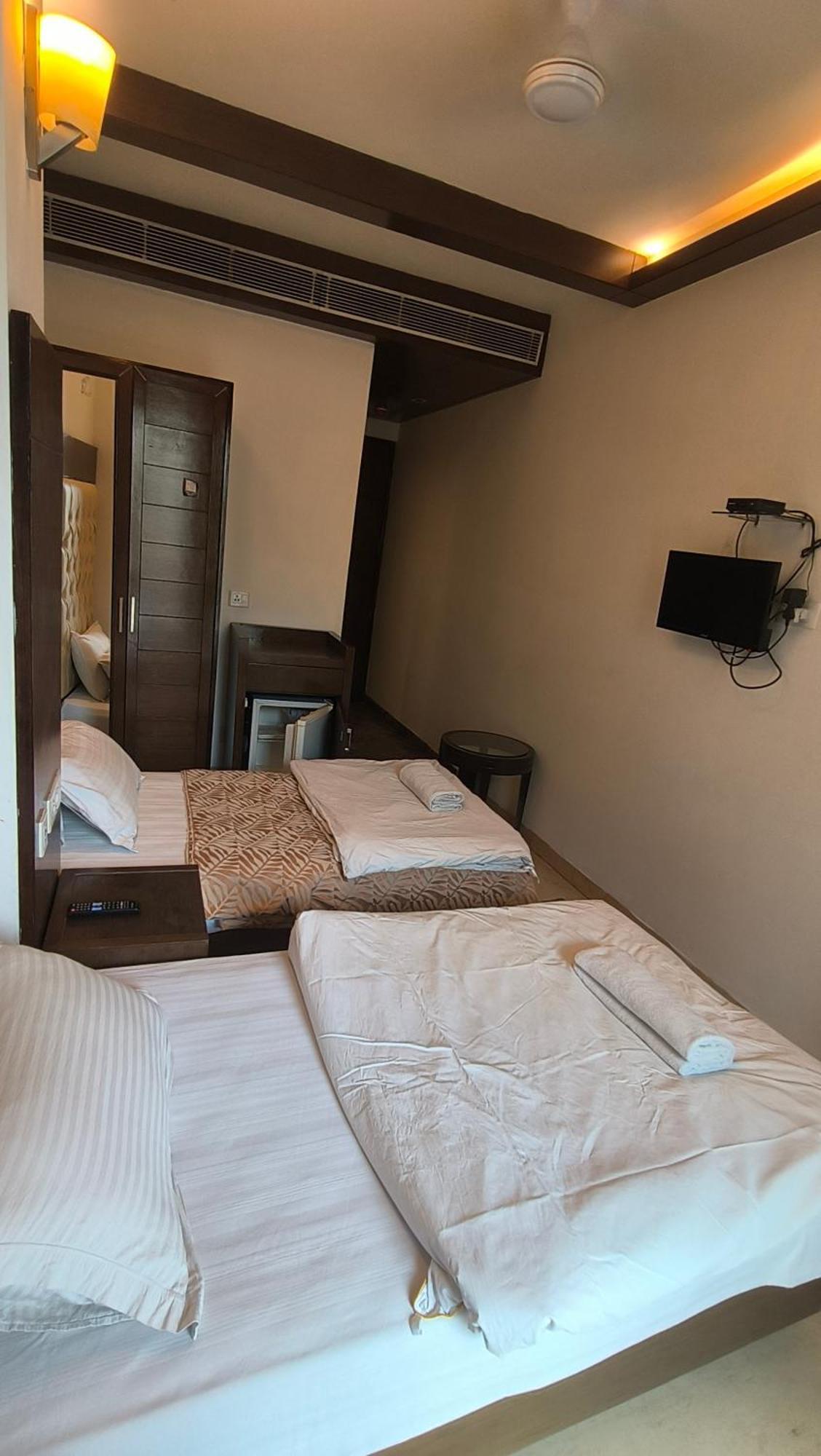 Metropolis Tourist Home Paharganj นิวเดลี ภายนอก รูปภาพ