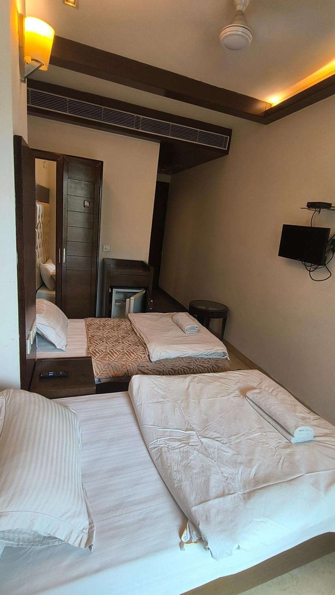Metropolis Tourist Home Paharganj นิวเดลี ภายนอก รูปภาพ